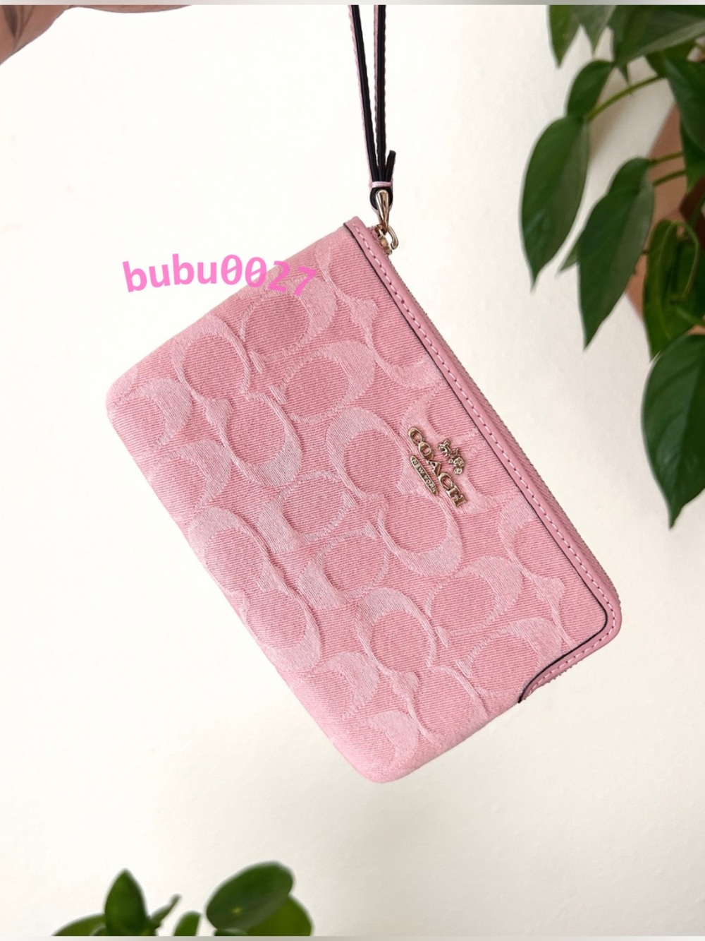 NWT💕Coach Corner Zip Wristlet
In Signature Denim Light Pink CDF27 Wallet Gift